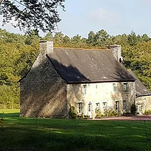 Paimpont: De La Haute Fenderie Paimpont